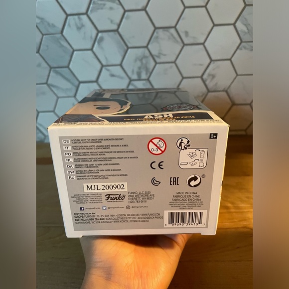 Ash Army Of Darkness Funko Pop #1024 - Picture 3 of 3